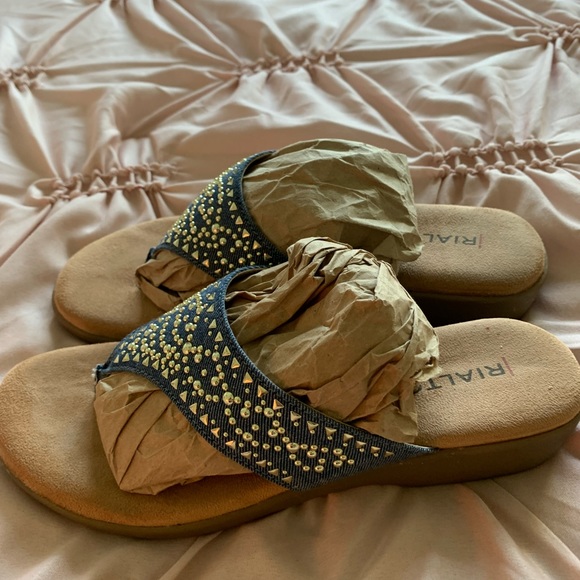 Rialto Denim with Gold Thong Sandals - Picture 4 of 7